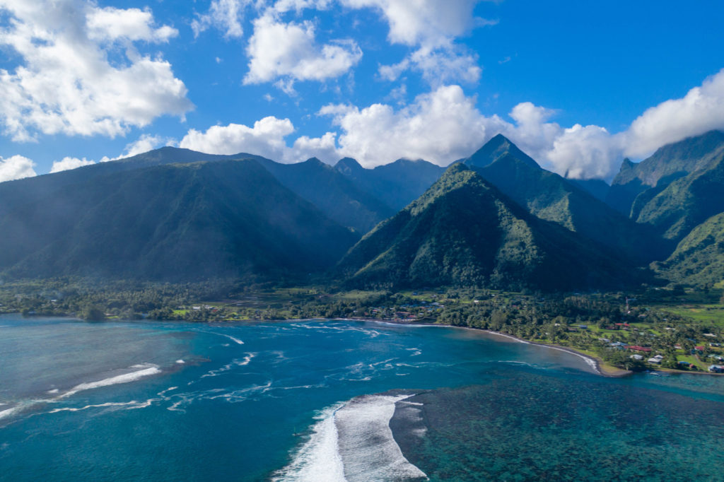 Les montagnes de Tahiti et son lagon