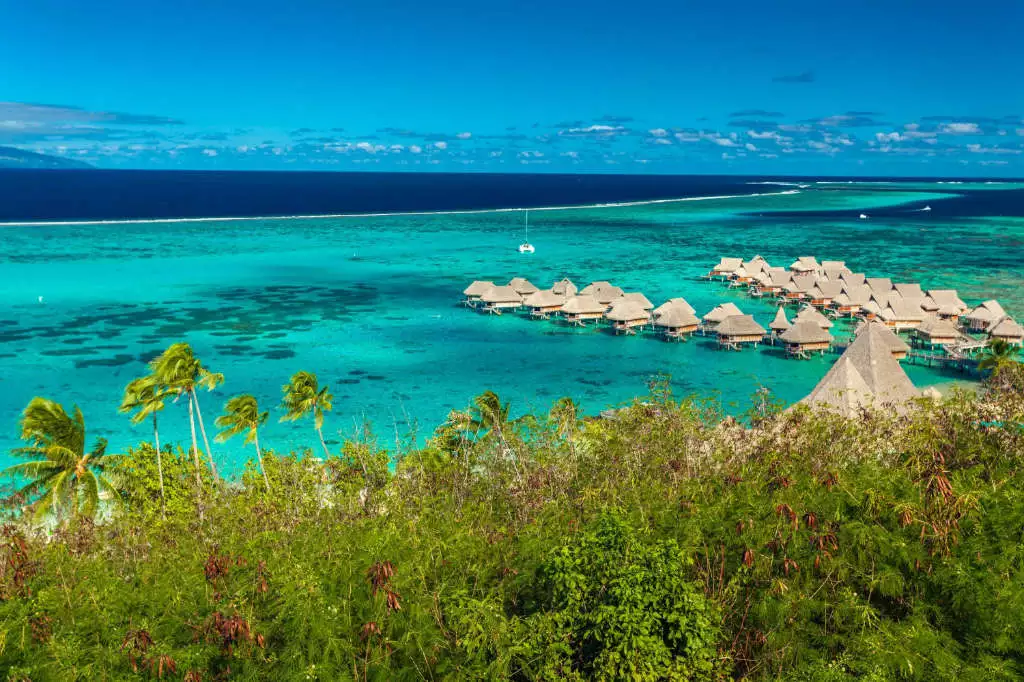 Hôtel Sofitel de Moorea avec ses bugalows sur pilotis