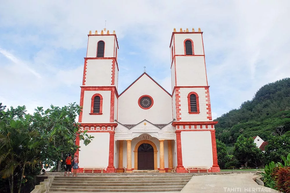 La Cathédrale Saint-Michel de Rikitea en 2012 après sa restauration - Tahiti Héritage